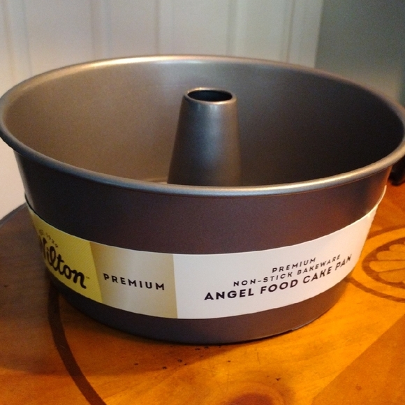 Wilton Premium Non-Stick Angel Food Cake Pan - Picture 1 of 3